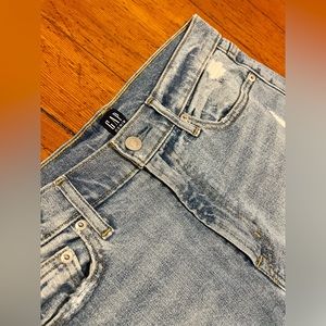 GAP straight leg distressed jeans👖